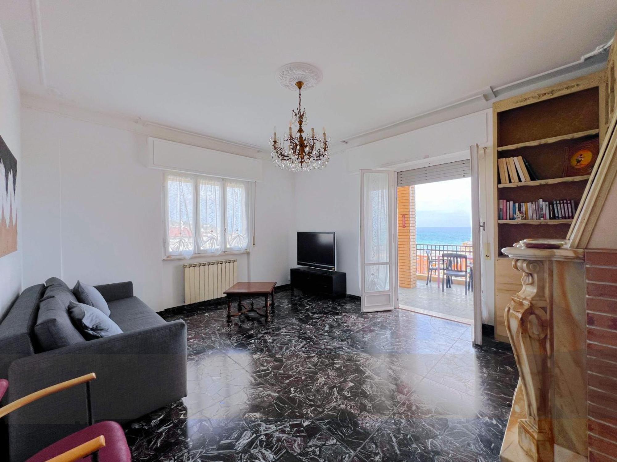 Ampio Appartamento Con Vista Varazze Bagian luar foto